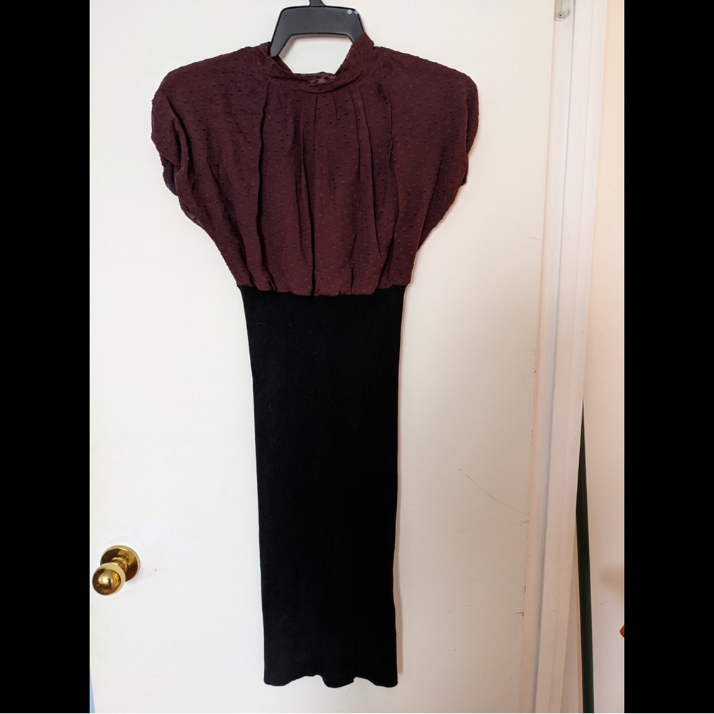 Gold cape dress size 40 made in Italy fits like size small